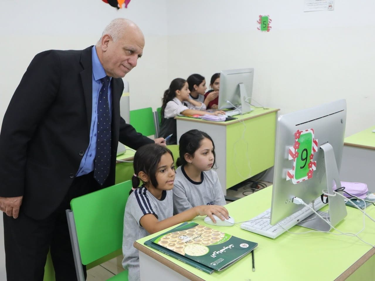 Active Learning and Teamwork Strategies