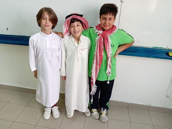 ماده الدراسات الاجتماعيه درس الأزياء الشعبيه