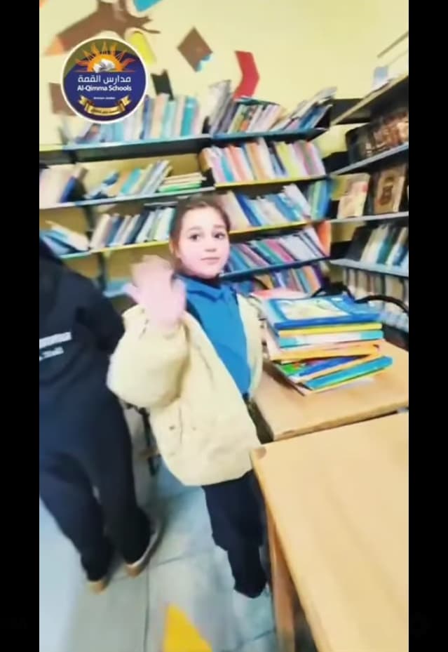 شارك طلابنا في تنظيم مكتبة المدرسة