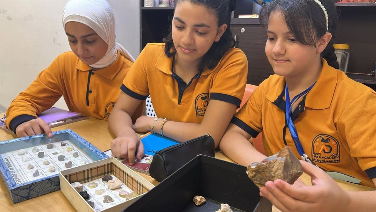 رحلة استكشاف الصخور والمعادن
