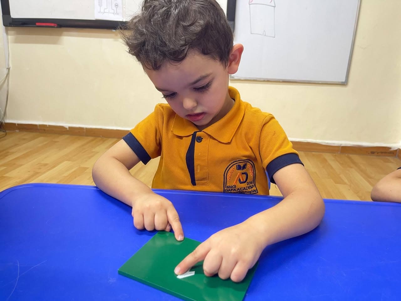 Kindergarten kids get to know the number 1