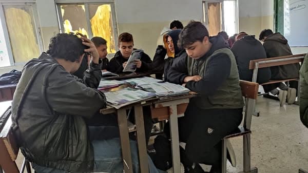 استخدام استراتيجية المجموعات والمعلم الصغير