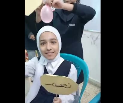 حصة الجغرافيا مع طالبات الصف السادس الأساسي