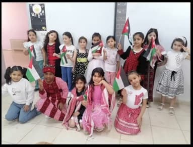 مشاركة طلاب الصف الأول الأساسي في عيد الاستقلال