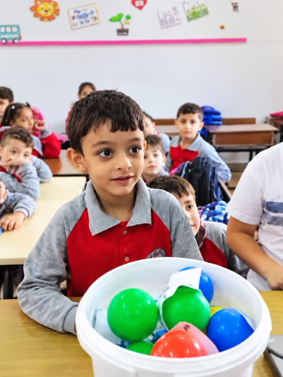 We learn… we play… and we create!   In an educational atmosphere full of excitement and interaction