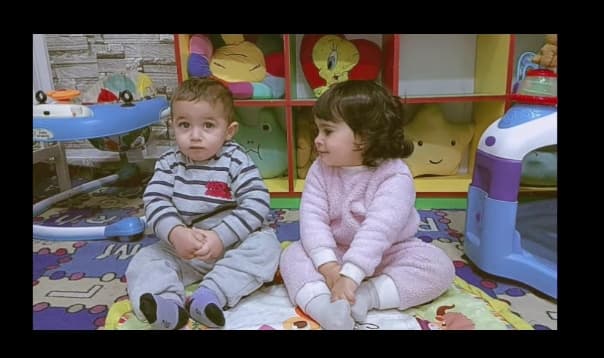 يعزز التصفيق التواصل البصري الحركي