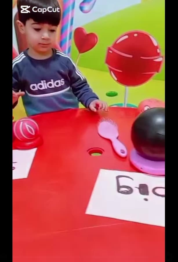مفاهيم(كبير و صغير) وتطبيق بسيط و مسلي للاطفال