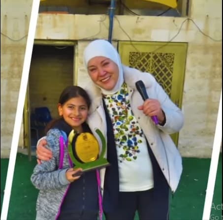 تكريم الطلبة الذين احرزوا تقدم أكاديمي بعد امتحانات الشهر الأول وتسليم درع الطالب المتميز