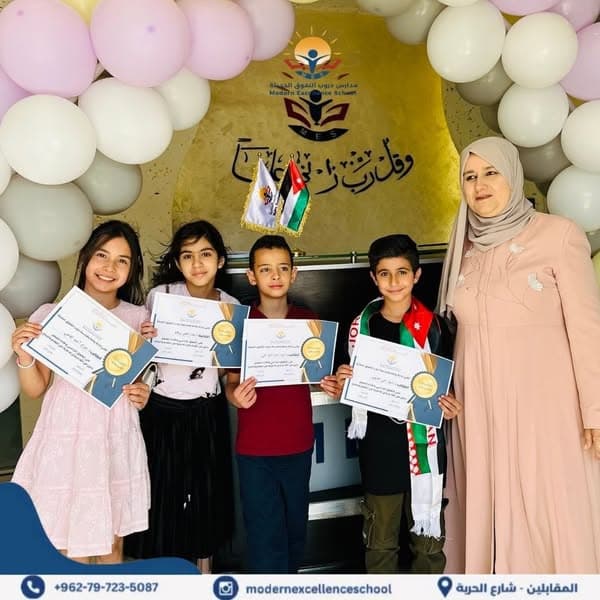 طلابنا الصغار الرائعين ها قد جَنيتم من النّجاحِ والإبداعِ والتميز