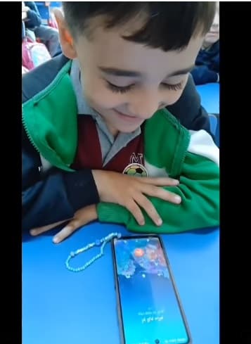 طلاب الصف الثاني ..ب..تطبيقا ل استراتيجية الهاتف