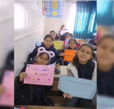 نشاط الخط الجميل في كتابة اللافتة لمادة اللغة العربية