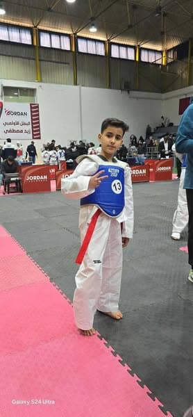 أُسرة مدارس القيروان تُهنئ طالبها المتفوق ادم مطيع الجرن