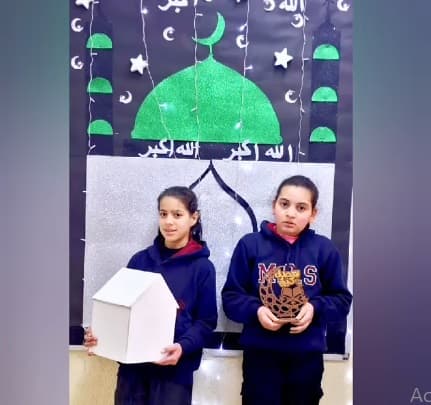 نفذ الطلاب مادة العملي في التربية المهنية درس ( النجارة )