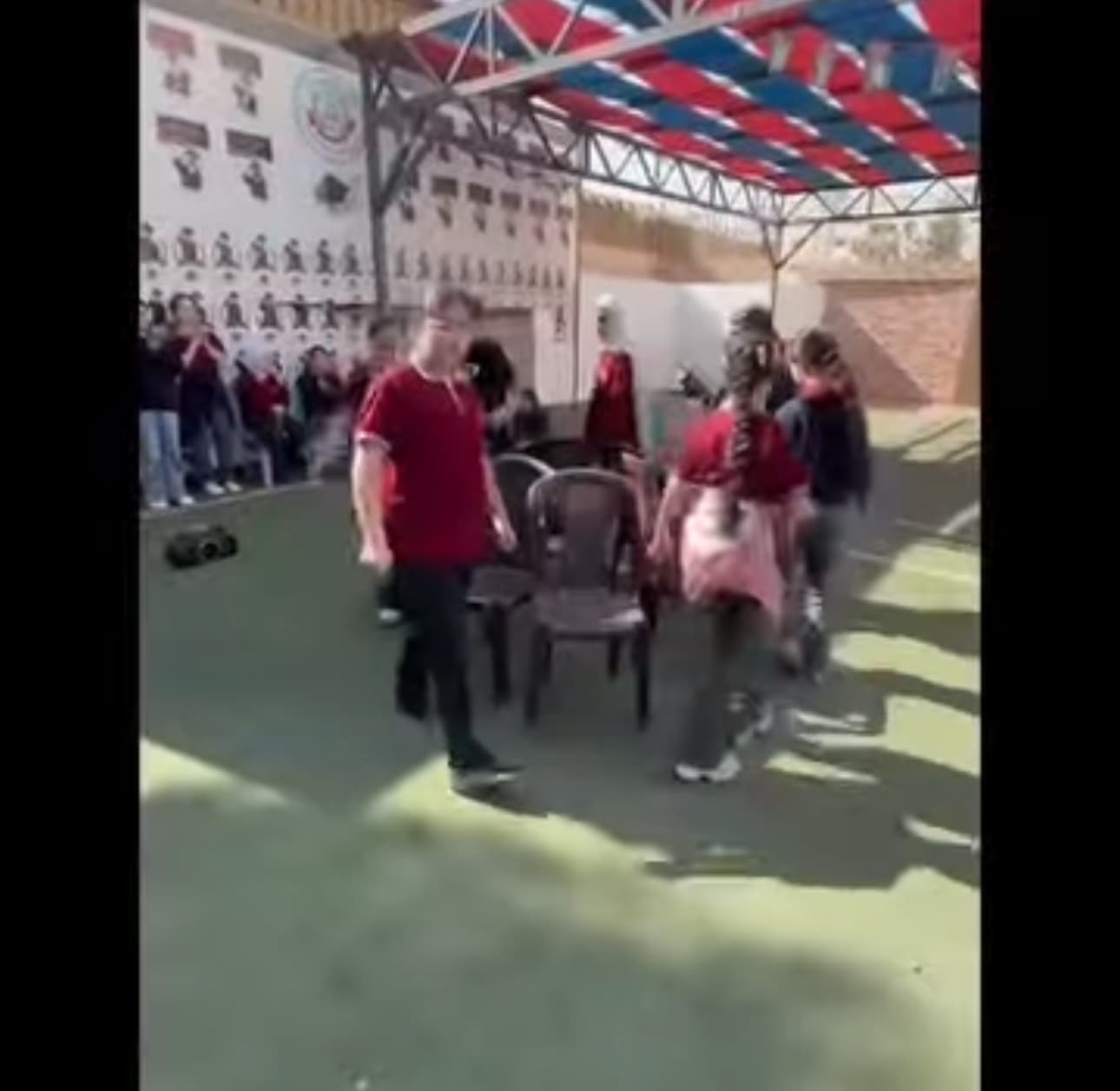 أجواء حماس مع طالبات الصف السادس