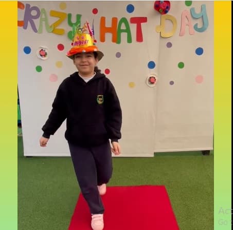 Red Carpet Crazy Hat Day 🎩
