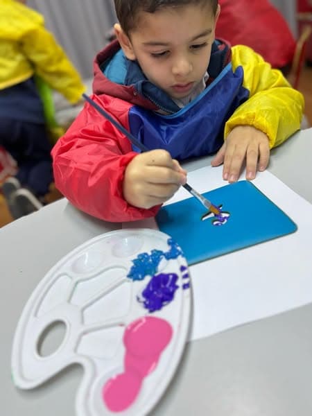رسم الهمزة بطريقة ممتعة بالألوان.