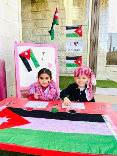 "يوم العلم هو رمز للوحدة والاعتزاز بالهوية