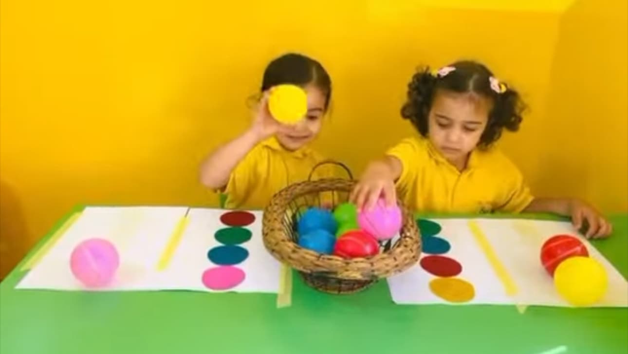 نشاط  مونتسوري للتآزر البصري ( تطابق الألوان )