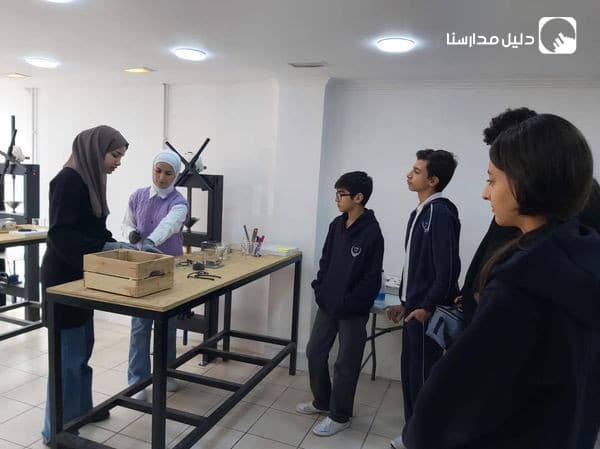 قام طلاب اللجنة البيئية بزيارة  Precious Plastic Amman