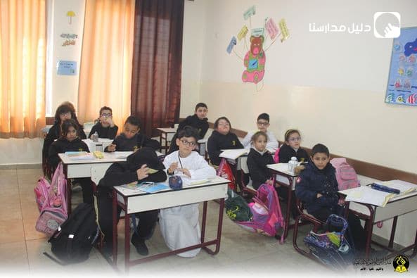 ابدعن طالبات الصف السادس بتوزيع الأدوار داخل كل مجموعة