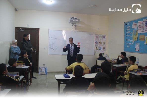 جانب من مبادرة أحد أولياء أمور طلبتنا الكرام الدكتور "خليل الشنطي-طب اسنان" في تقديم محاضرة قيّمة