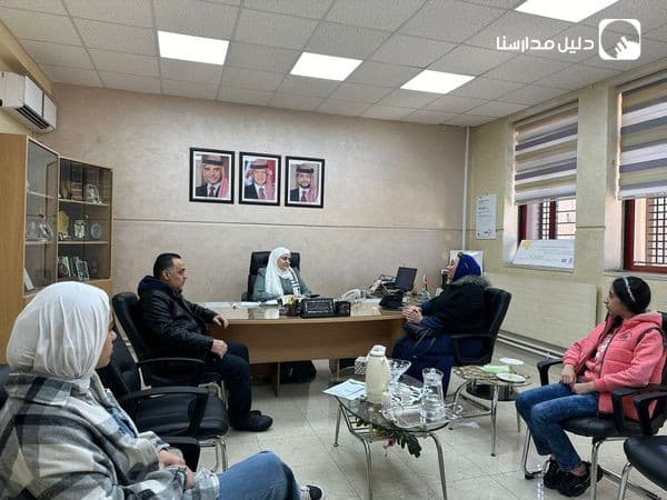 انهينا قبل قليل تدقيق الأوراق النهائية  للفصل الدراسي الأول