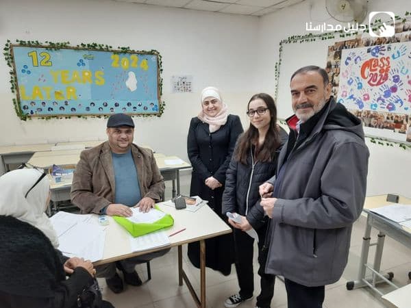 عقد لقاء  أولياء الأمور الختامي لمرحلة التوجيهي ومراجعة أوراق الاختبار التجريبي