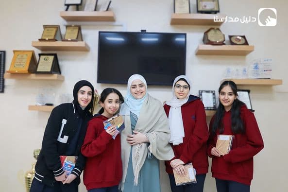 قامت المديرة الفاضلة الأستاذة سوزان المحتسب بالترحيب بطالبات ثانوية البنات الجدد
