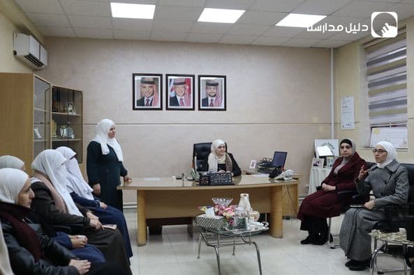 قامت مديرة المدرسة مع المساعدات الإداريات في الأسبوع الأول بسلسلة من الاجتماعات مع الفريق الإداري
