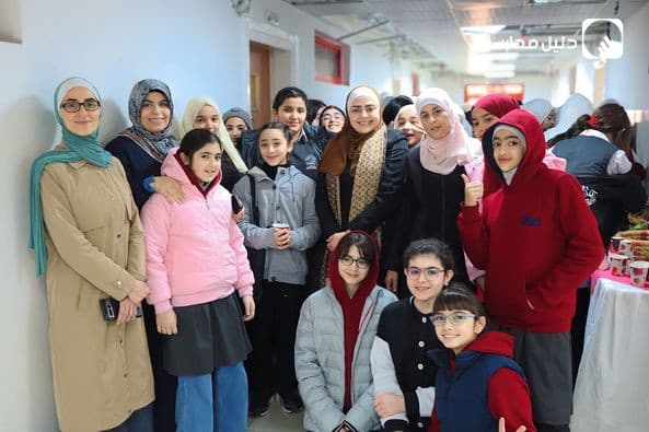 قامت الأستاذة رانيا الصالح المشرفة الإدارية بدعوة طالباتها لنشاط ترفيهي يمد جسور التعارف والمحبة بين طالبات