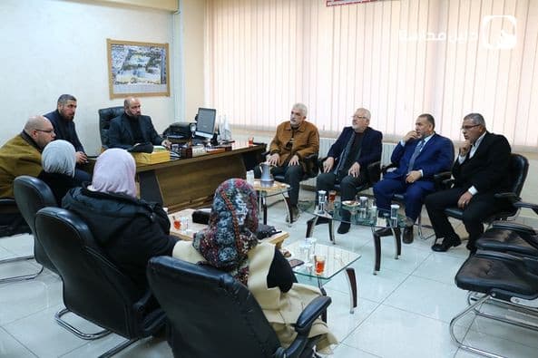 اجتمع مدير المدرسة أ. عبادة الحياري مع مجلس أولياء الأمور