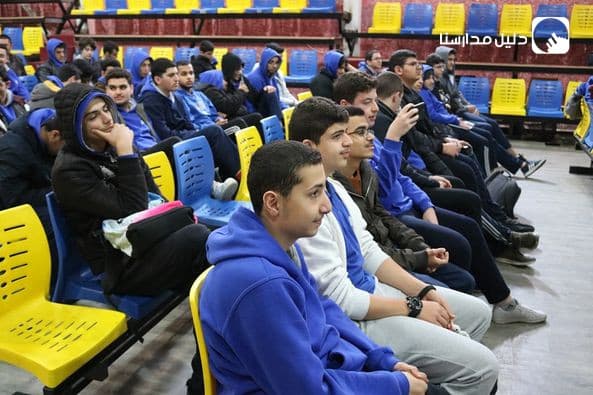 أقامت اللجنة الإرشادية في قسم الأول ثانوي فعالية في مسرح المدرسة