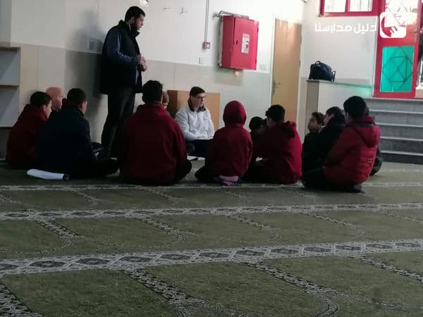 في أجواء روحانية يسودها الخشوع والاطمئنان توافد طلابنا إلى رياض الجنة في مصلى المدرسة