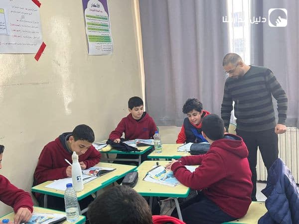 Teacher Hamza Hijazi conducted a model lesson for seventh-grade students