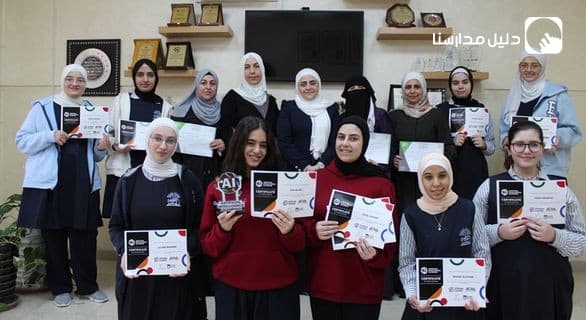 كرمت المديرة معلمات قسم الحاسوب لمشاركتهن الفاعلة في تدريب الطالبات المشاركات في مسابقة  الذكاء الاصطناعي