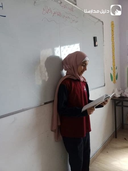 قام طالبات الصف الساس بقراءة مواضيع التعبير