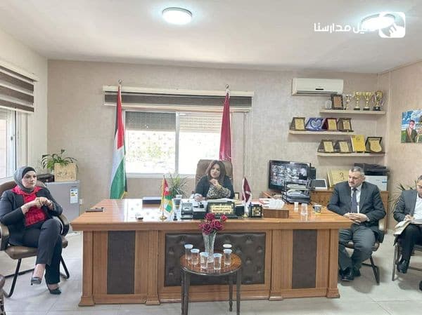شارك المدير العام لأكاديمية بيرل الدولية الأستاذ خالد القيسي بالإجتماع الذي اقامته عطوفة مديرة التربية والتعليم للواء وادي السير