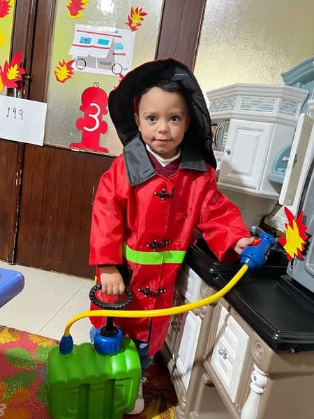 تعرفنا على مهنة رجل الإطفاء وقواعد السلامه