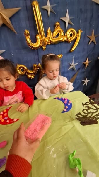 نشاط ممتع مليء بالألوان الجميلة استخدمنا فيه معجون الفوم والخرز