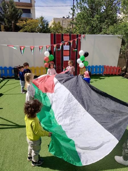 احتفل اطفالنا الحلوين بيوم العلم الأردن