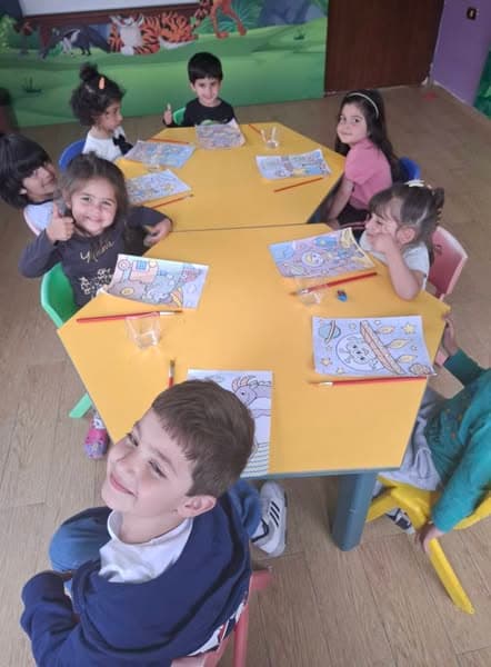 الألوان سحرية هيا نلون بالماء فقط أجمل الألوان