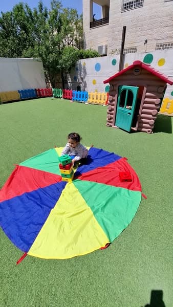 نشاطنا لليوم يهدف إلى تميز الألوان وزيادة سرعة البديهة للطفل