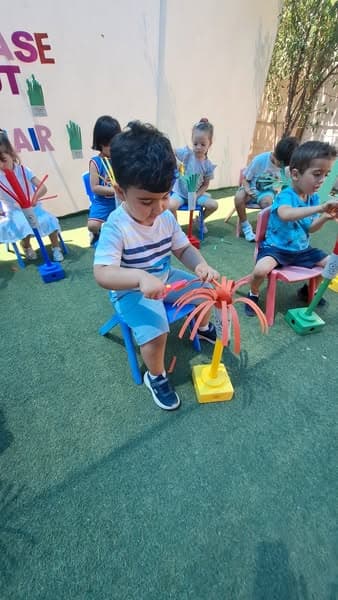 مهارة القص التي تساعد الطفل على إستخدام المقص بطريقة صحيحة