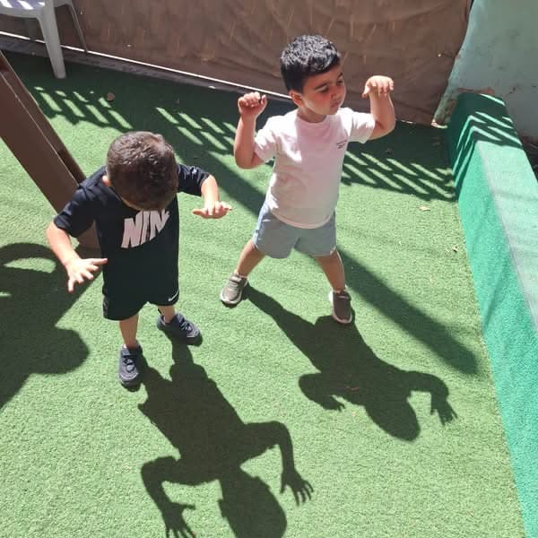 اكتشفنا اليوم أن لكل إنسان وشكل ظل يشبهه