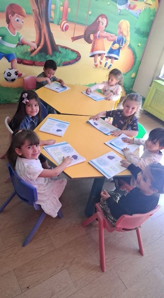 Let's write letter B on our book 📖