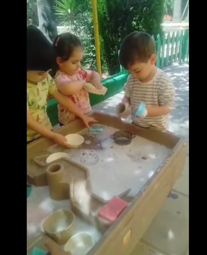 اللعب بالماء... متعة وتعلّم في آنٍ واحد! 💦
