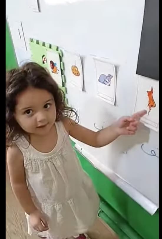أبطالنا المميزون في رحلة التعرف على حرف الألف
