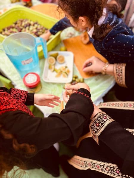 كل كلمات الثناء لا تفي الجدات حقهن فهن جمال الحياة وروعتها
