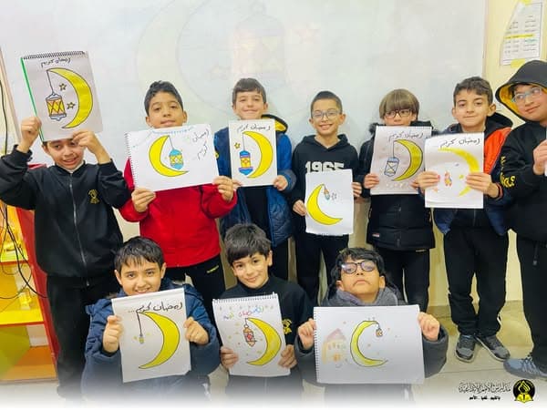 رسومات فنية بأيدي طلبة الأمم الإبداعية استقبالاً للشهر الفضيل🌙⭐