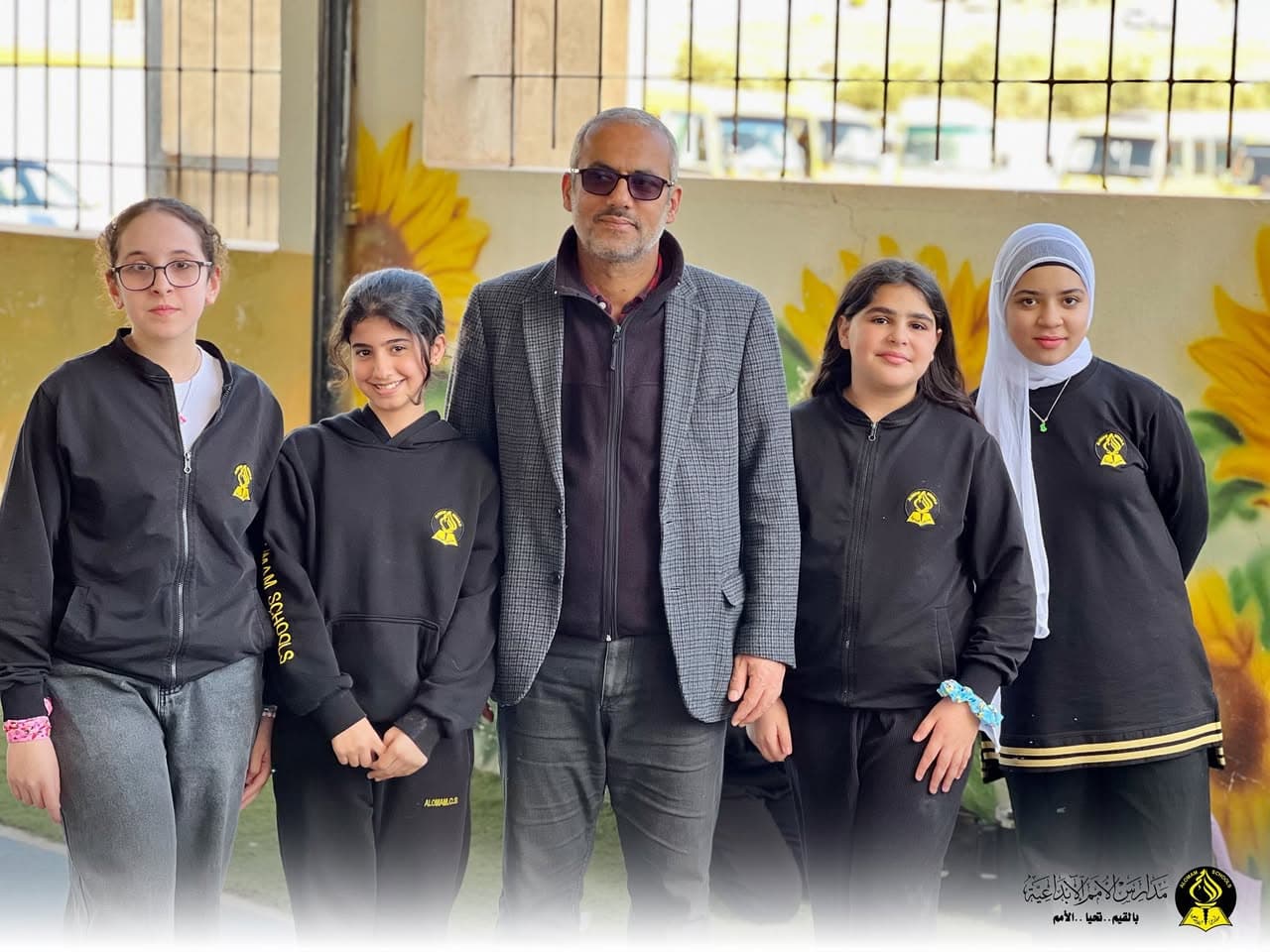 مقتطفات من قسم ثانوية البنات مع المدير العام لمدارس الأمم الإبداعية
